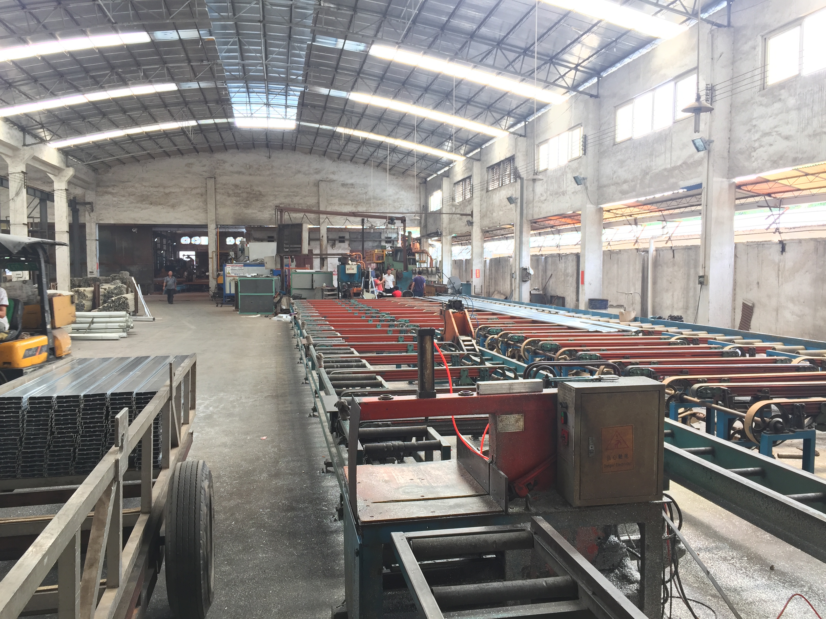 铝合金散热器型材挤压厂家 铝合金散热器型材挤压厂家